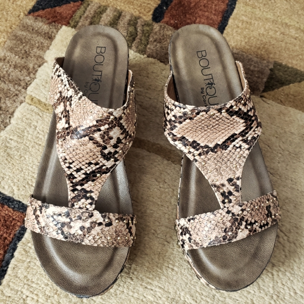 Womens sz 9 Boutique by Corkys